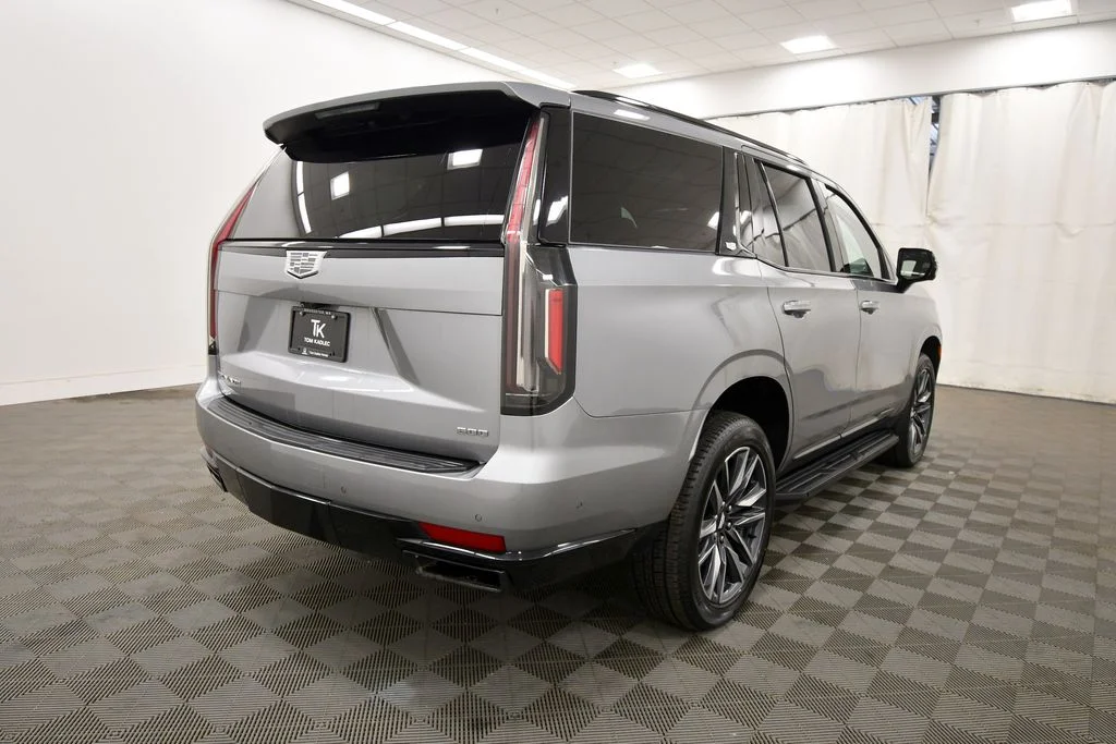 Used 2023  Cadillac Sport image 9
