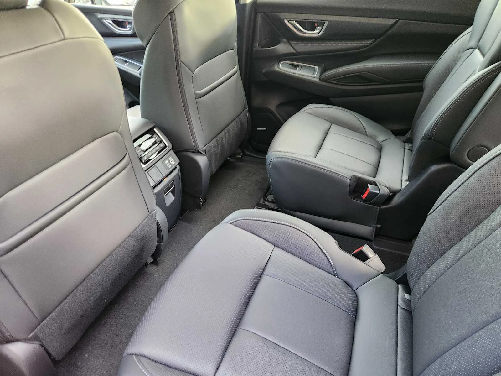 New 2027 MAGNETITE GRAY METALLIC Subaru Limited 7-Passenger image 21