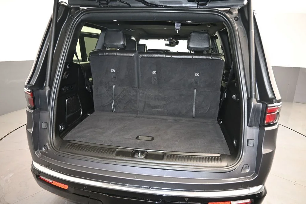 Used 2024 Gray Jeep Base image 16