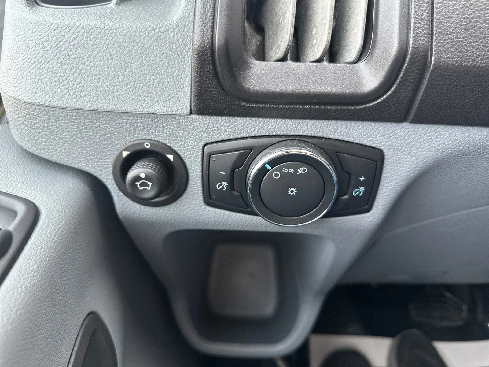 2018 Ford Transit Cutaway Base - Photo 23
