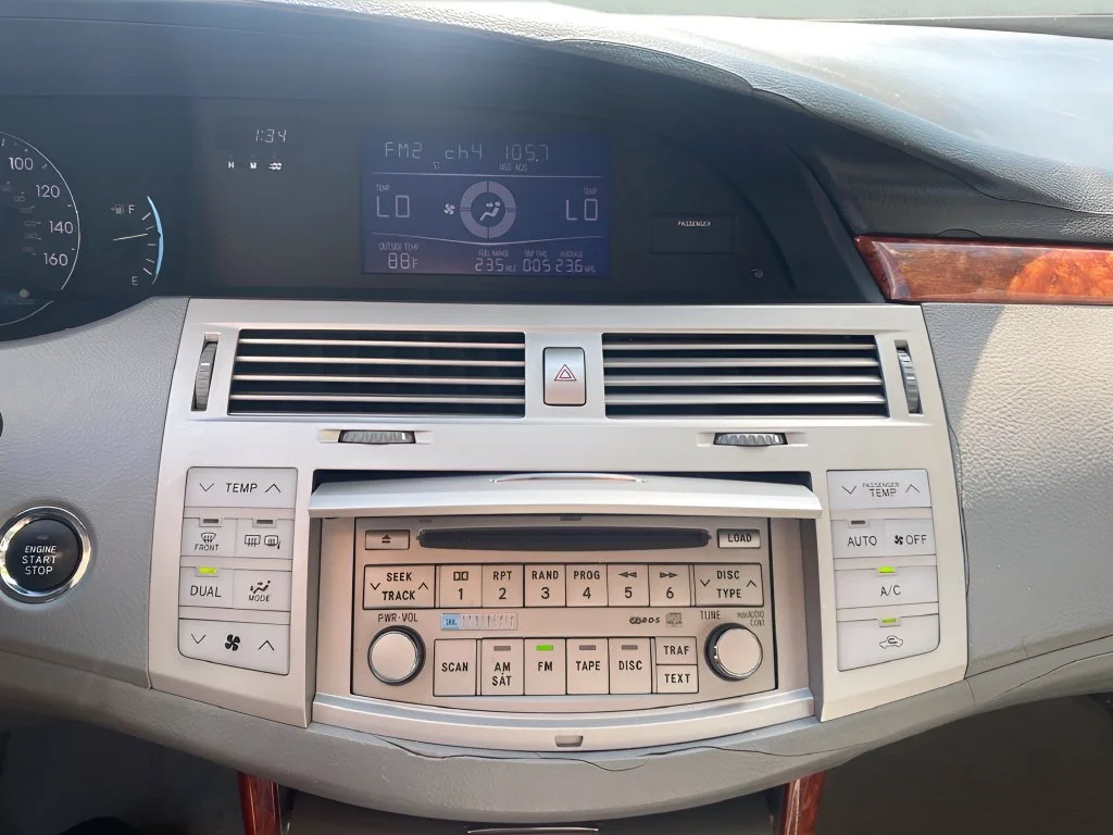 Used 2007 Silver Toyota XL image 21