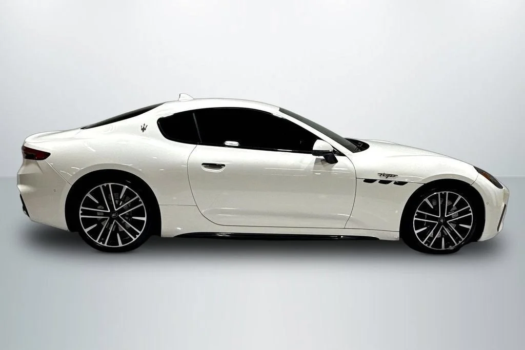 Used 2024 Bianco Solid Maserati Trofeo image 4