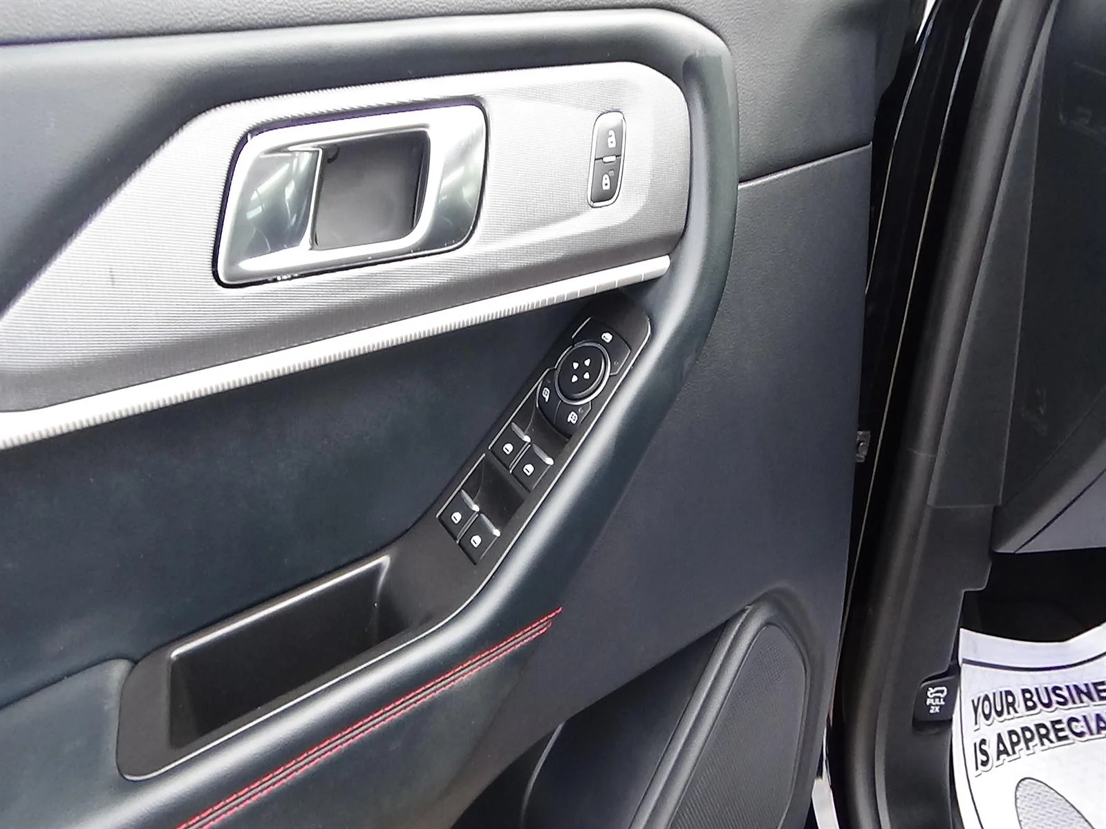 Used 2025 Agate Black (um) Ford ST-Line image 15