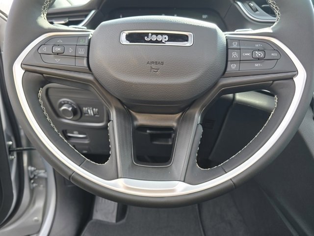 New 2026 Silver Zynith Exterior Paint Jeep Laredo image 38