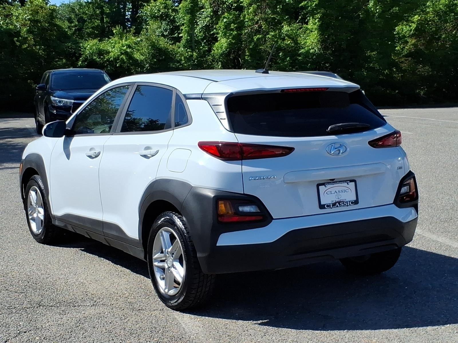 Used 2019 Chalk White Hyundai SE image 10