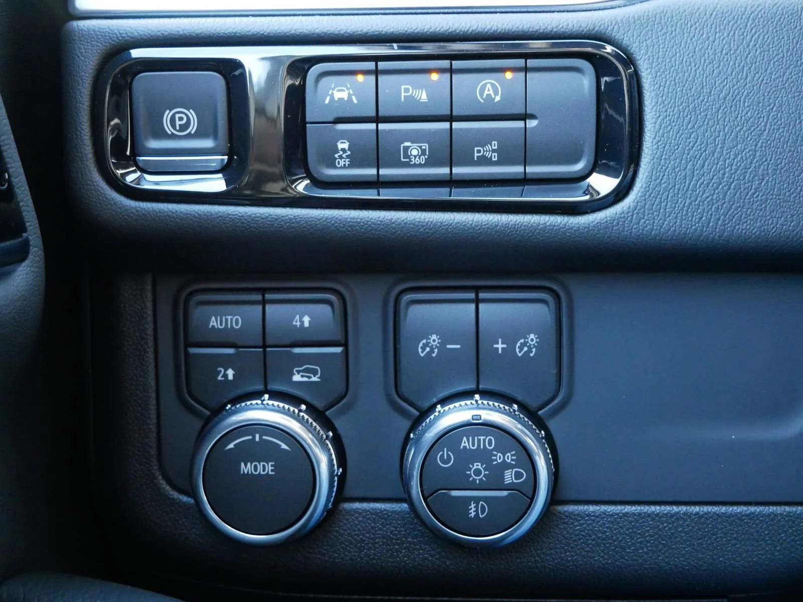 2026 GMC Yukon XL Denali - Photo 15