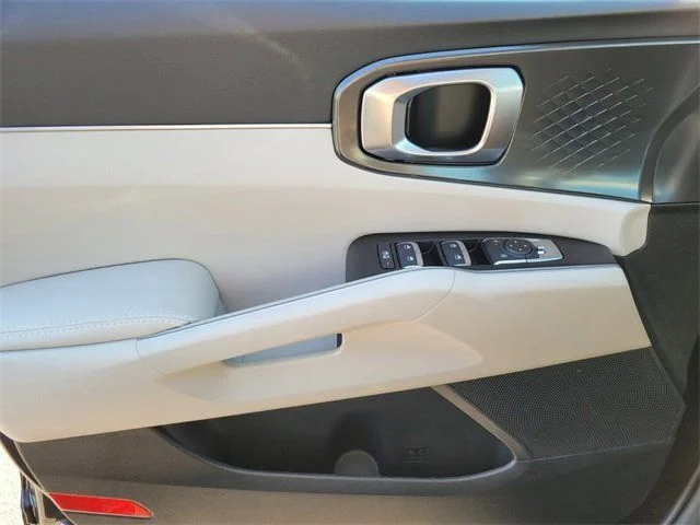 2025 Kia Sorento S - Photo 12