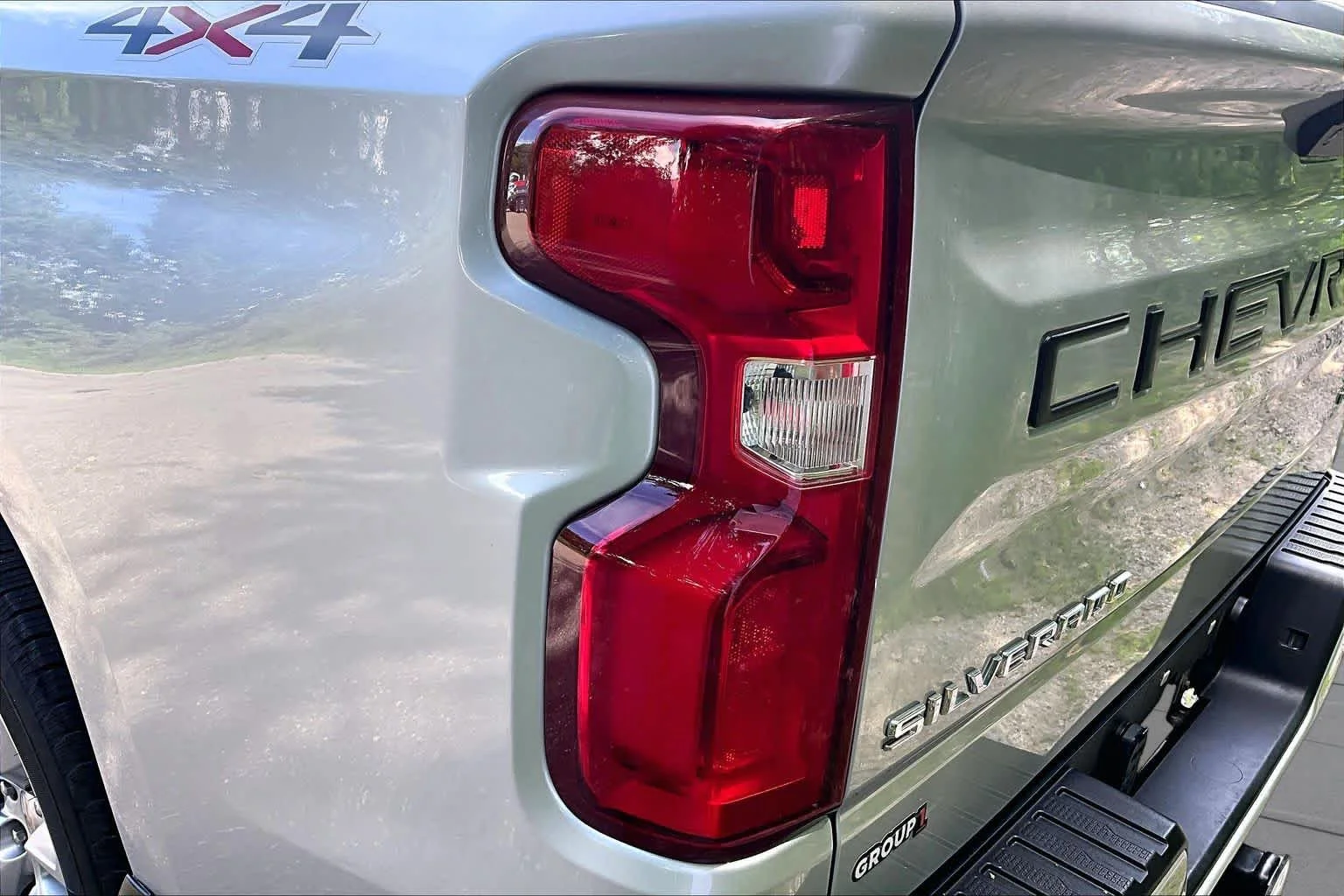 Used 2021 Silver Ice Metallic Chevrolet Custom image 26