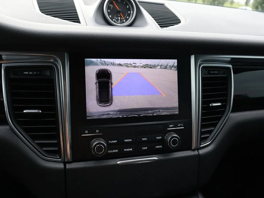Used 2018  Porsche Base image 23