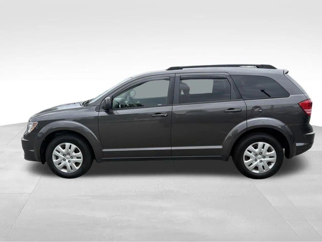 Used 2017 Gray Dodge SE image 6