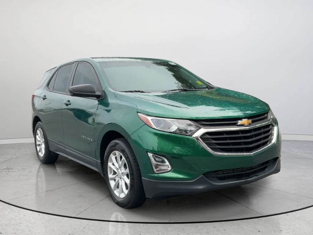 Used 2018 Green Chevrolet LS image 1