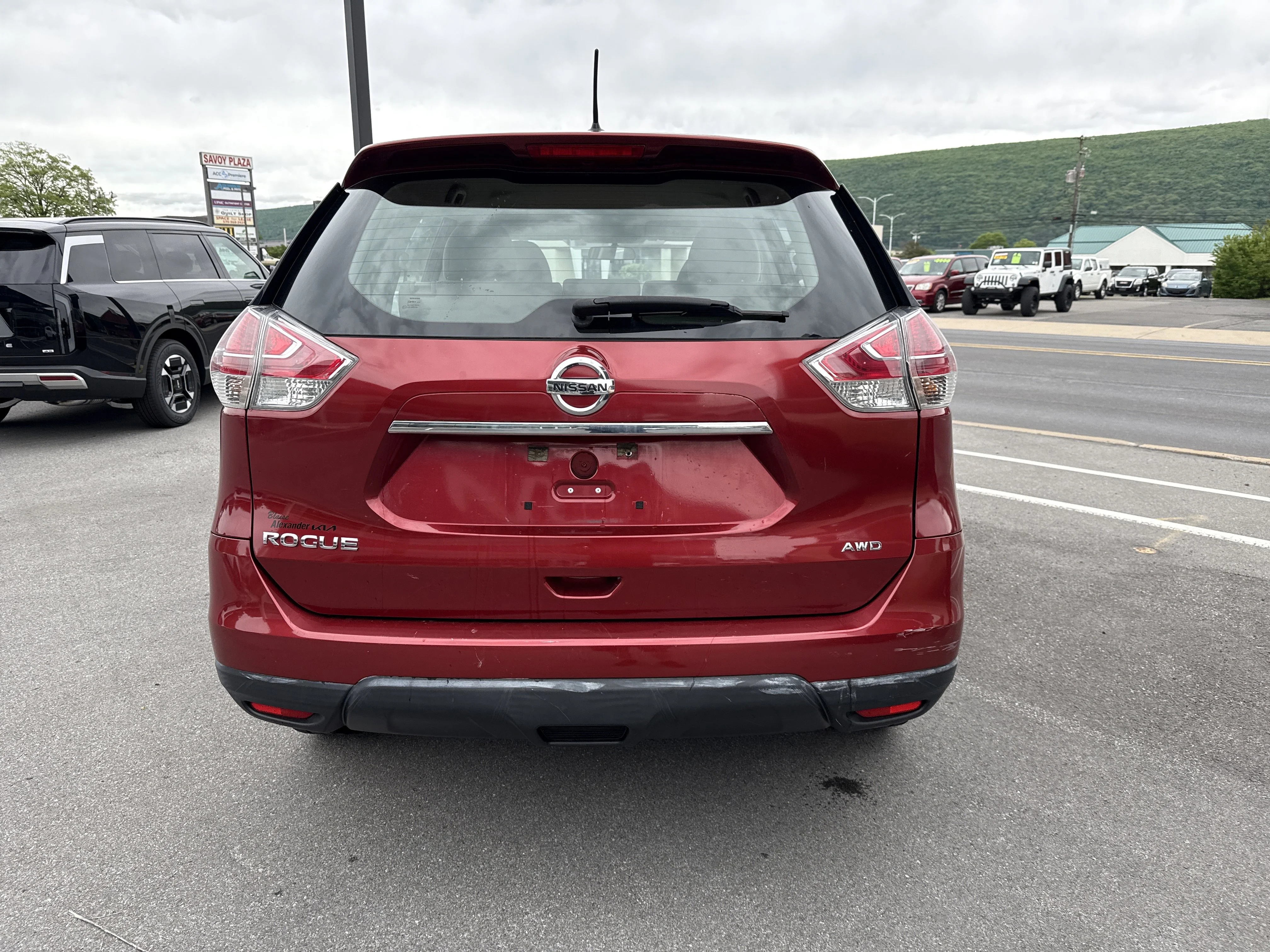 Used 2015 Cayenne Red Nissan S image 13