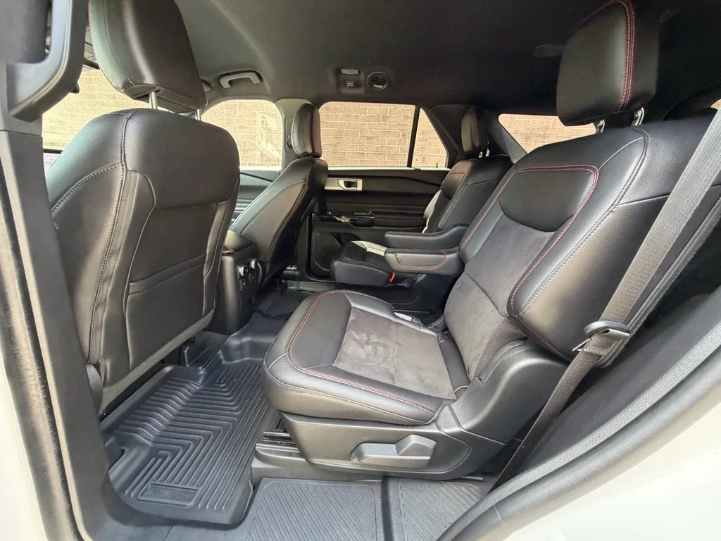 Used 2023 Star White Metallic Tri-Coat Ford ST-Line image 17