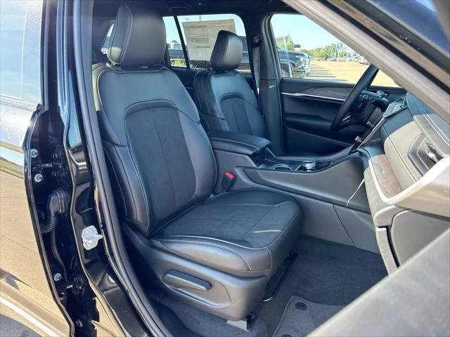 New 2027 High-Gloss Black Paint Jeep Laredo Altitude image 24