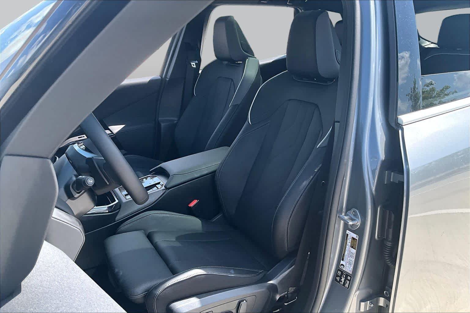 Used 2026 Skyscraper Grey Metallic BMW 30 xDrive image 7