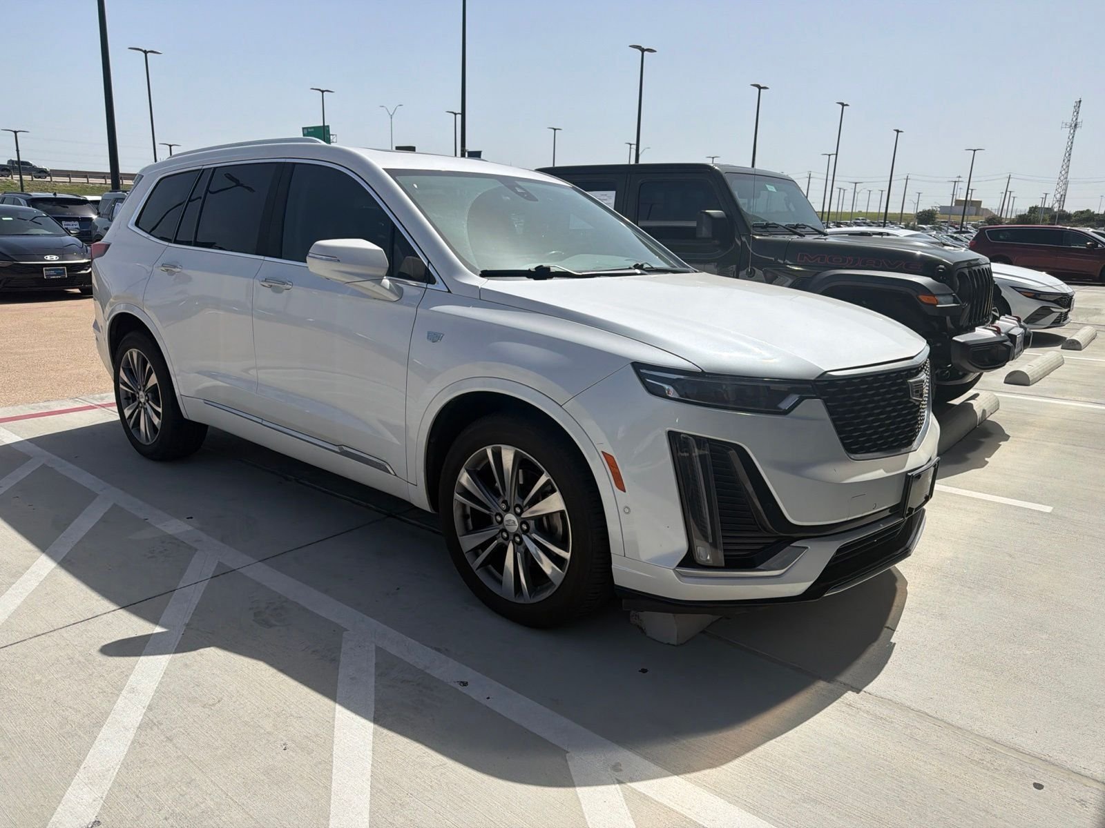Used 2020 Crystal White Tricoat Cadillac Premium Luxury image 3