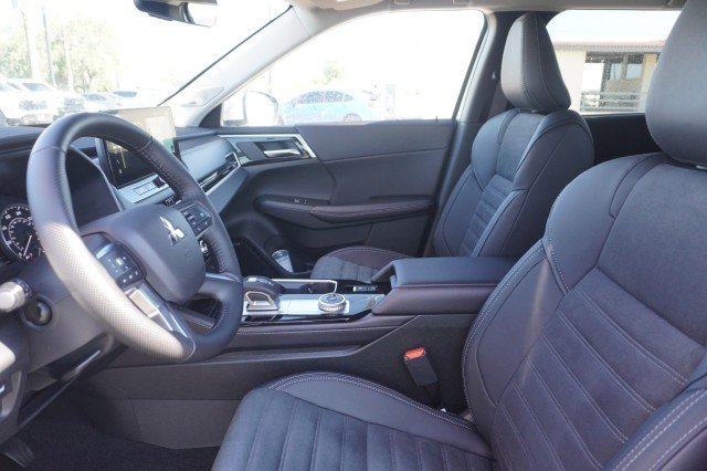 2025 Mitsubishi Outlander SE - Photo 18