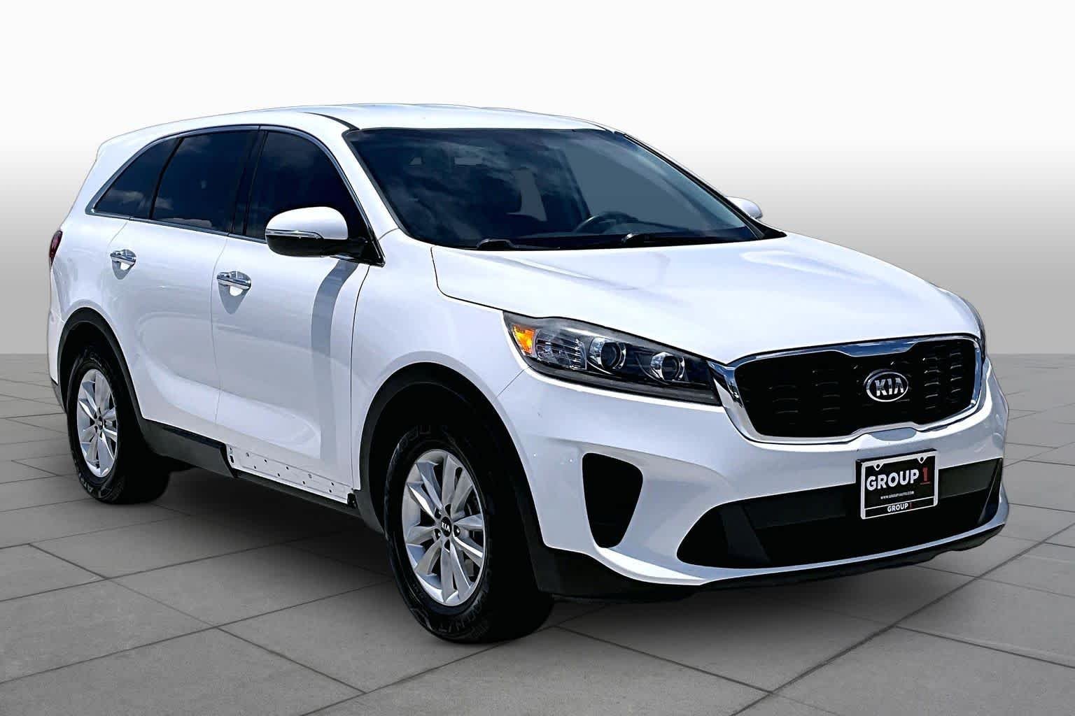 Used 2019 Snow White Pearl Kia LX V6 image 3