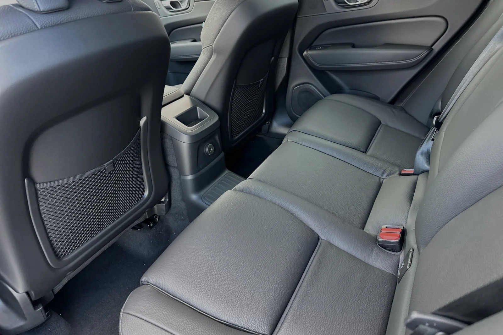 Used 2025 Bright Dusk Volvo T8 Plus image 4