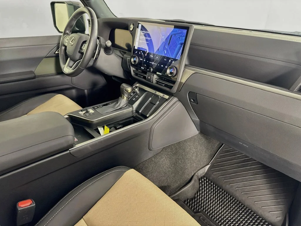 Used 2025 Green Pearl Lexus 550 Overtrail image 39