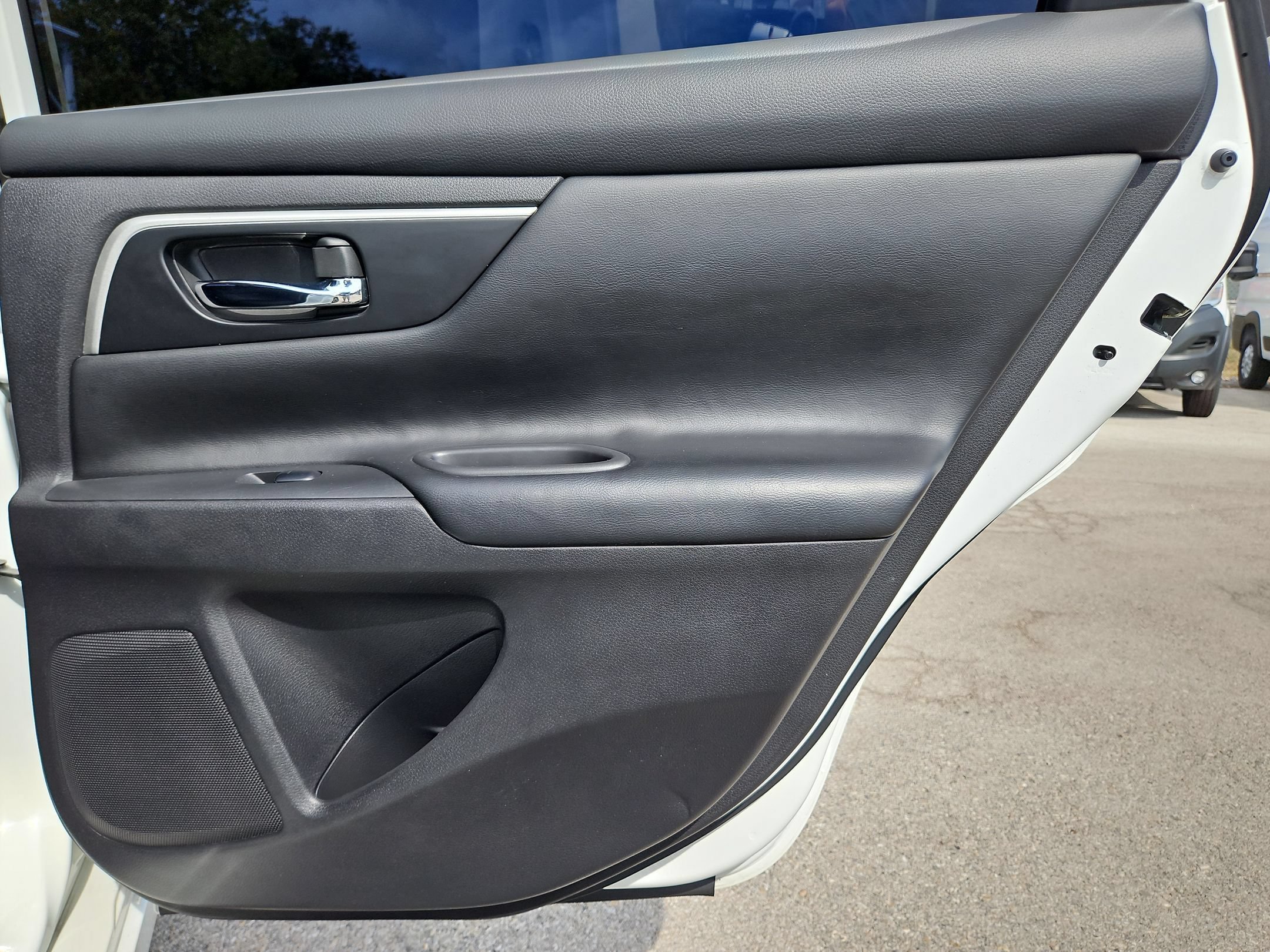 Used 2018 Pearl White Nissan 2.5 SR image 26