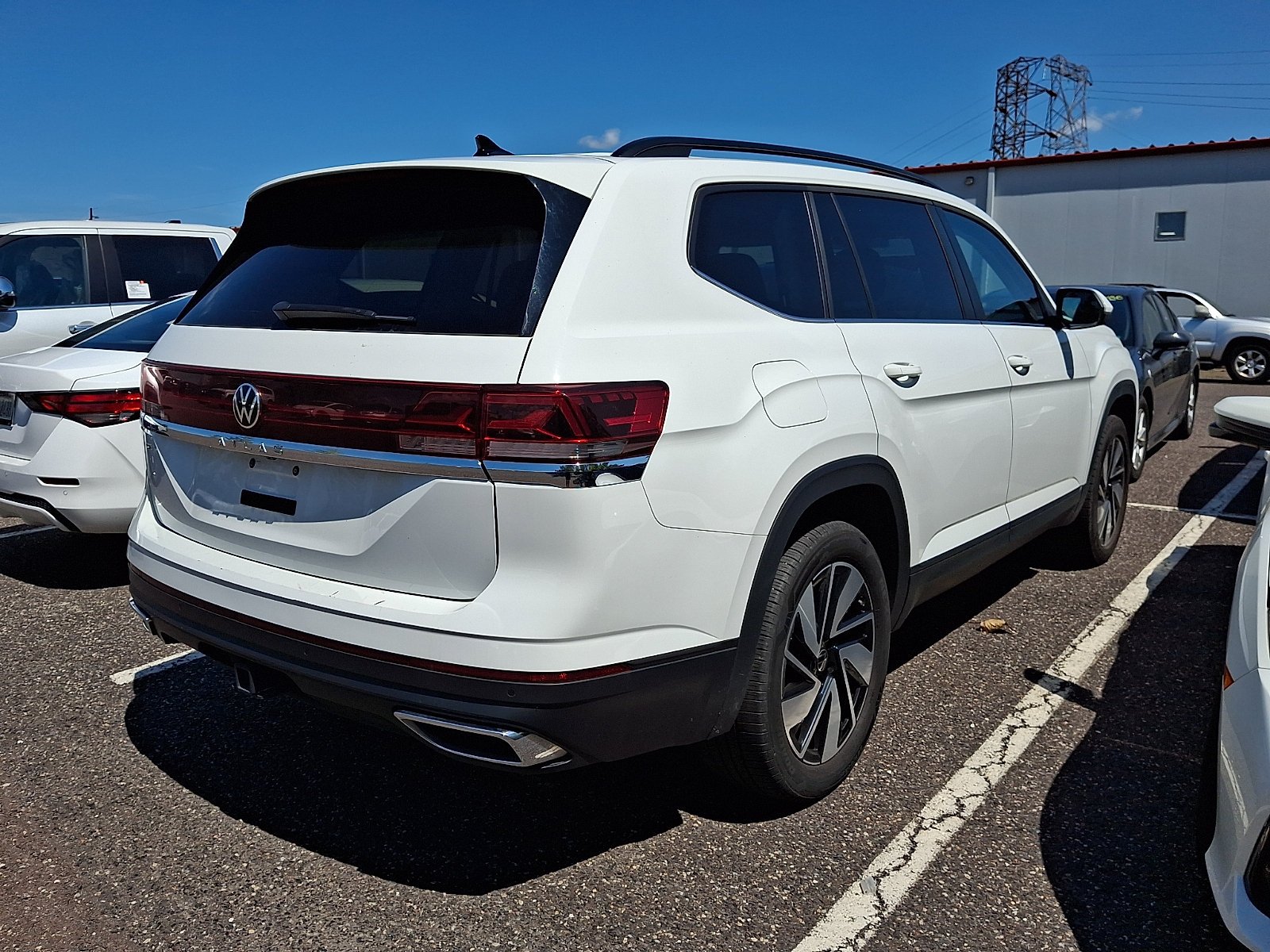 Used 2025 White Volkswagen 2.0T SE with Technology image 3