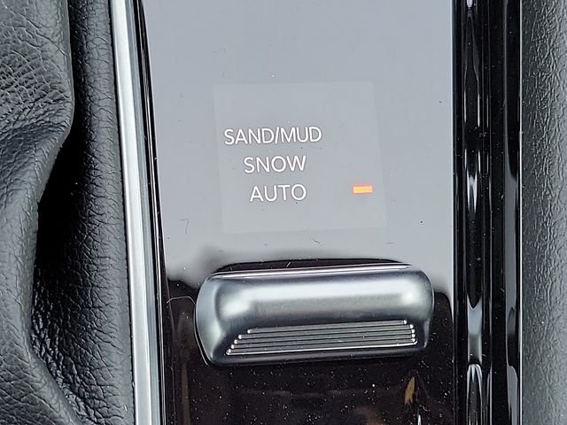 New 2026 Hydro Blue Pearlcoat Jeep Latitude image 15