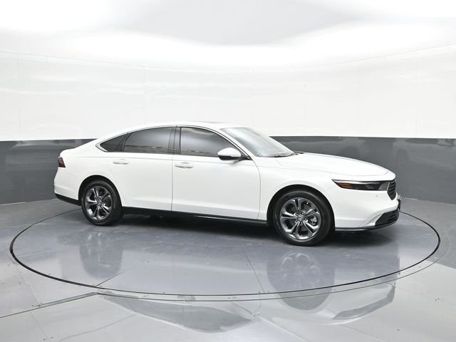 Used 2024 Platinum White Pearl Honda EX-L image 17