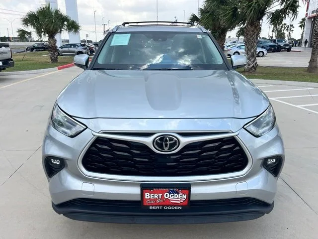 Used 2021 Silver Toyota XLE image 2