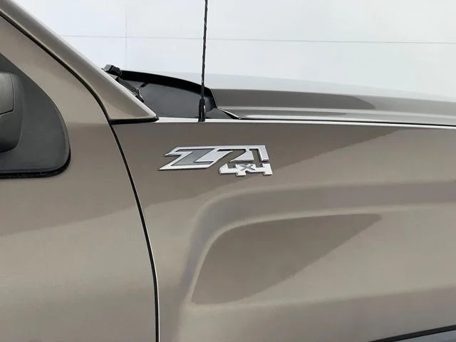Used 2015 Brown GMC SLE image 37
