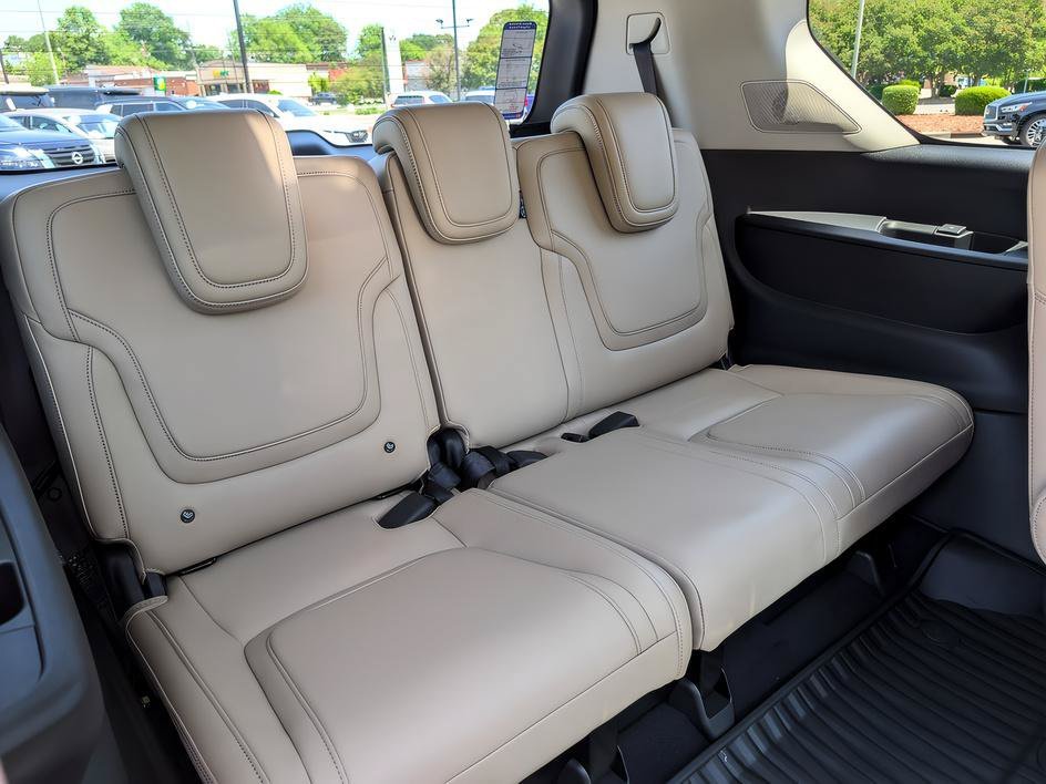 Used 2026 Radiant White INFINITI PURE image 22