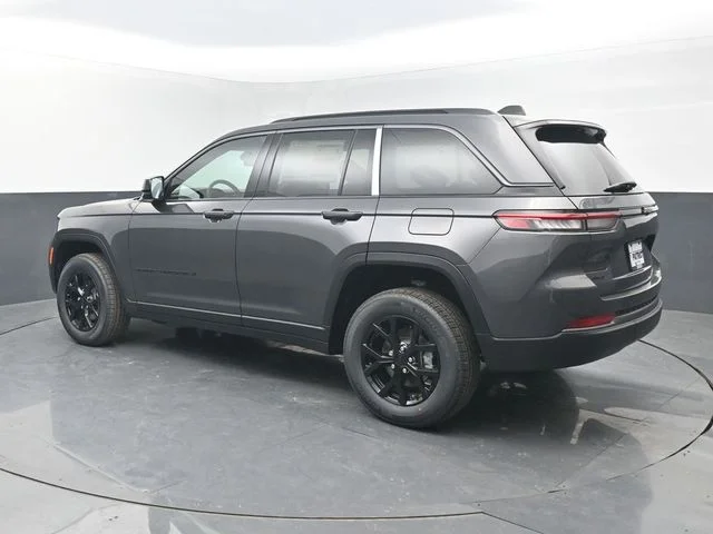 New 2026 Baltic Gray Metallic Clear-Coat Exterior Paint Jeep Altitude image 3