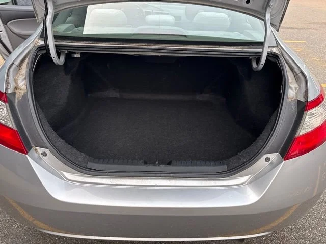 Used 2011 Silver Honda LX image 9