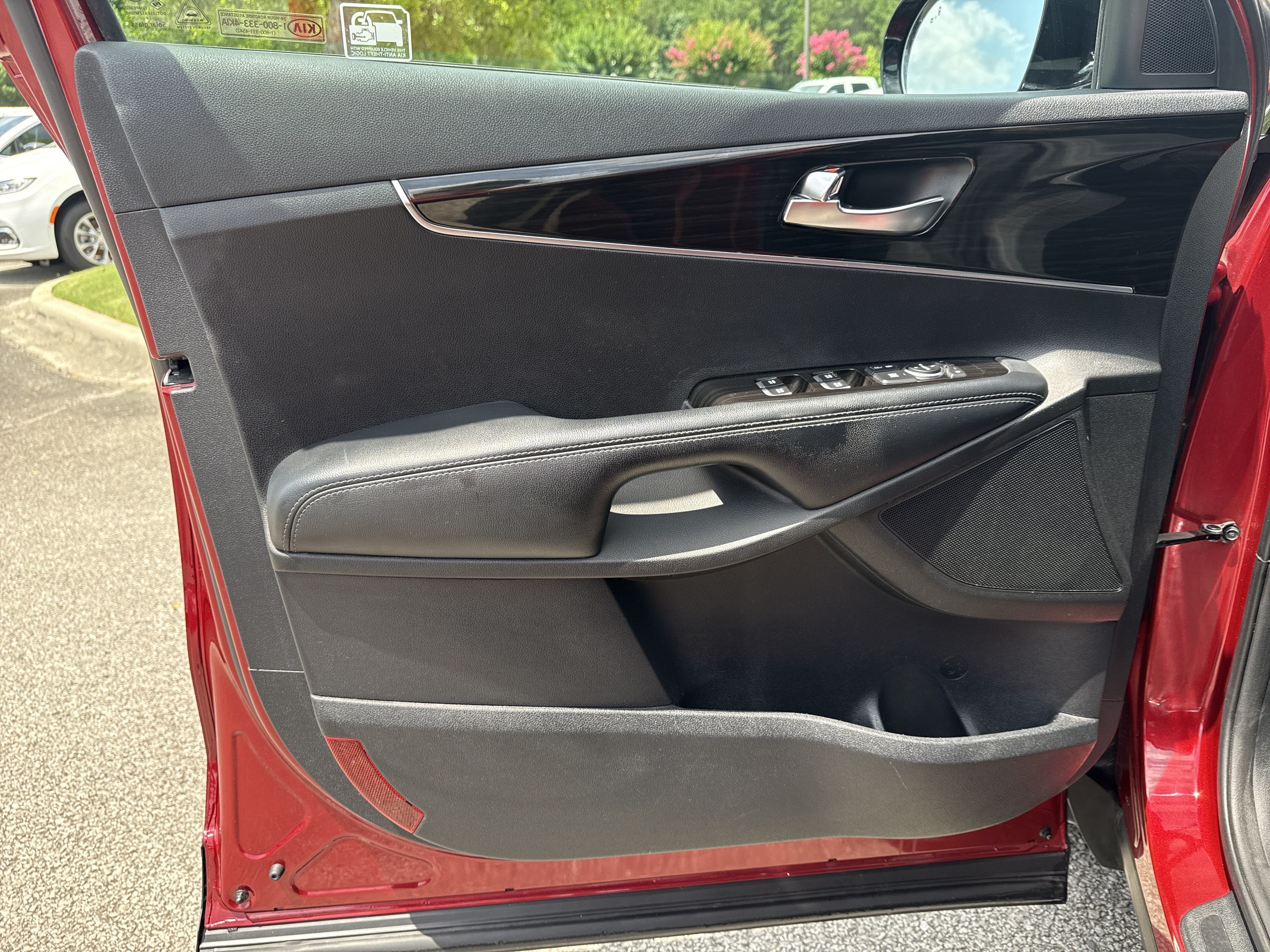 Used 2019 Passion Red Kia S V6 image 10