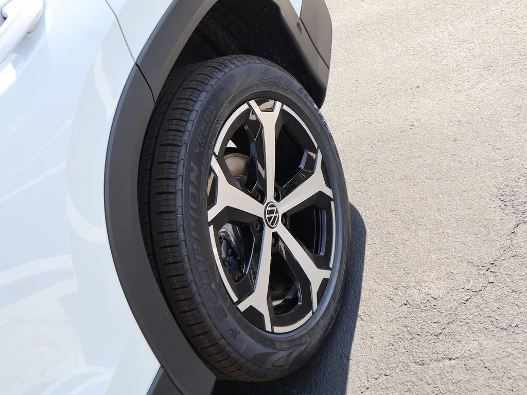 New 2026 White Volkswagen 2.0T SE image 32