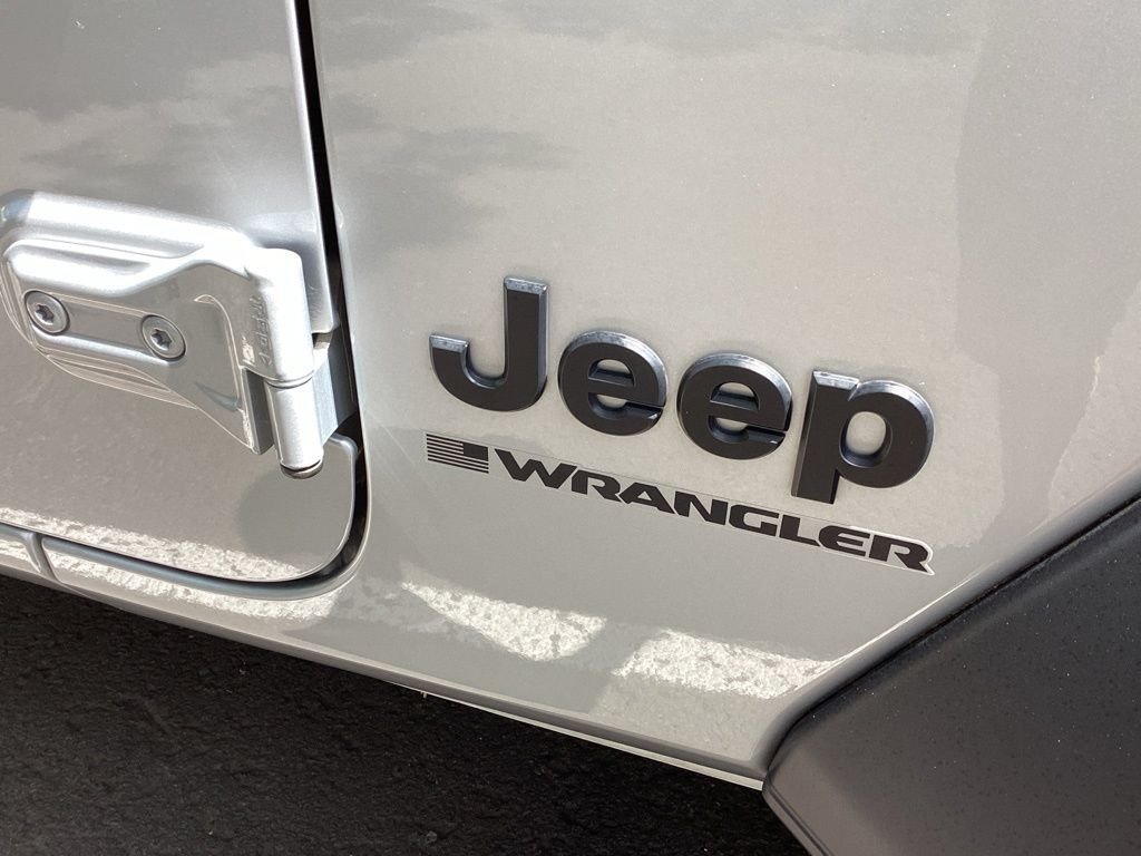 Used 2024 Silver Jeep Sport image 7