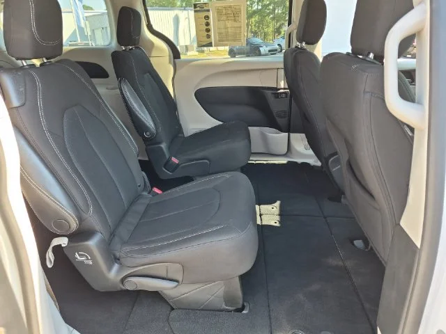 Used 2023 White Chrysler LX image 30