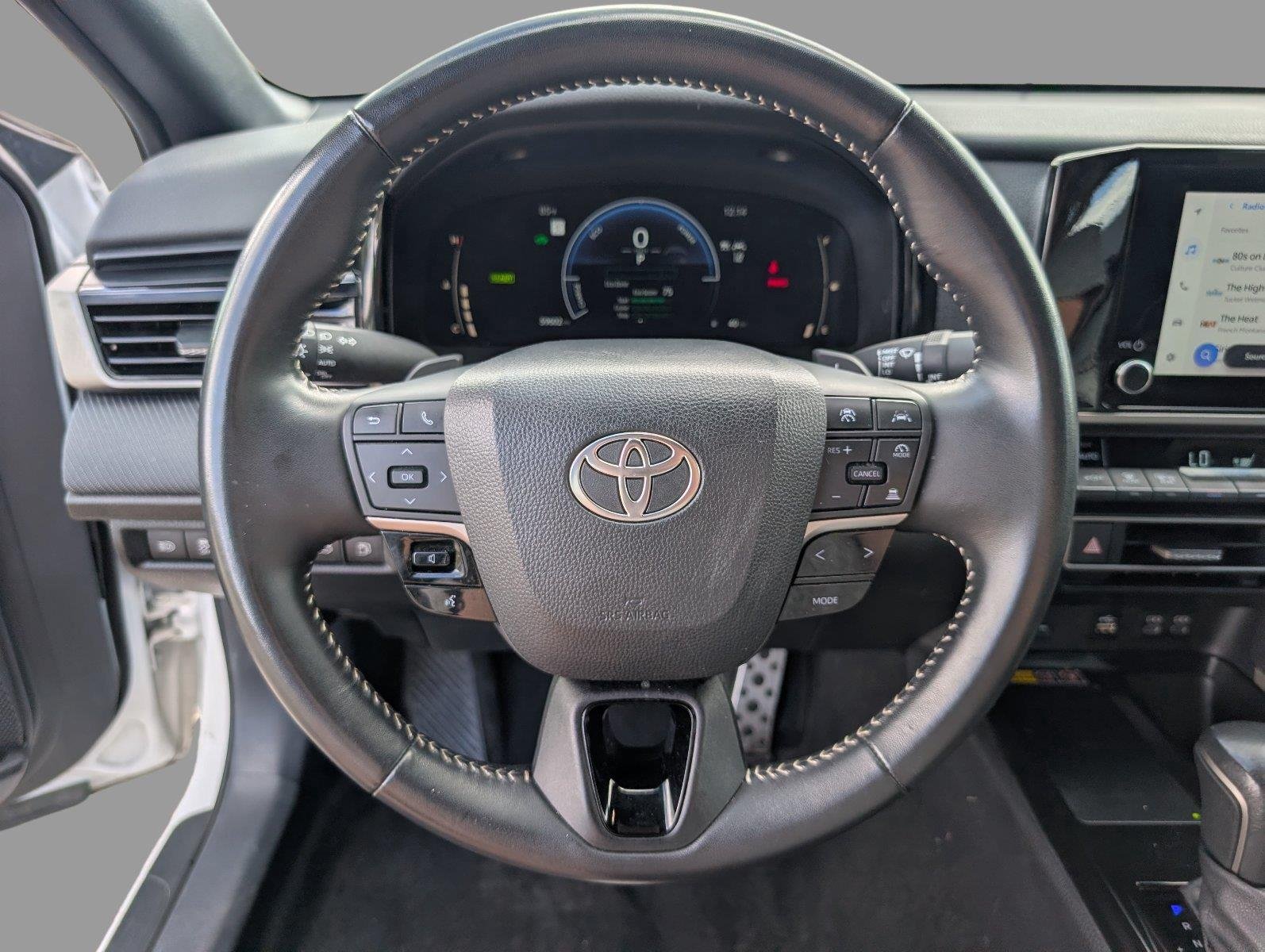 Used 2025 Ice Cap Toyota SE image 27