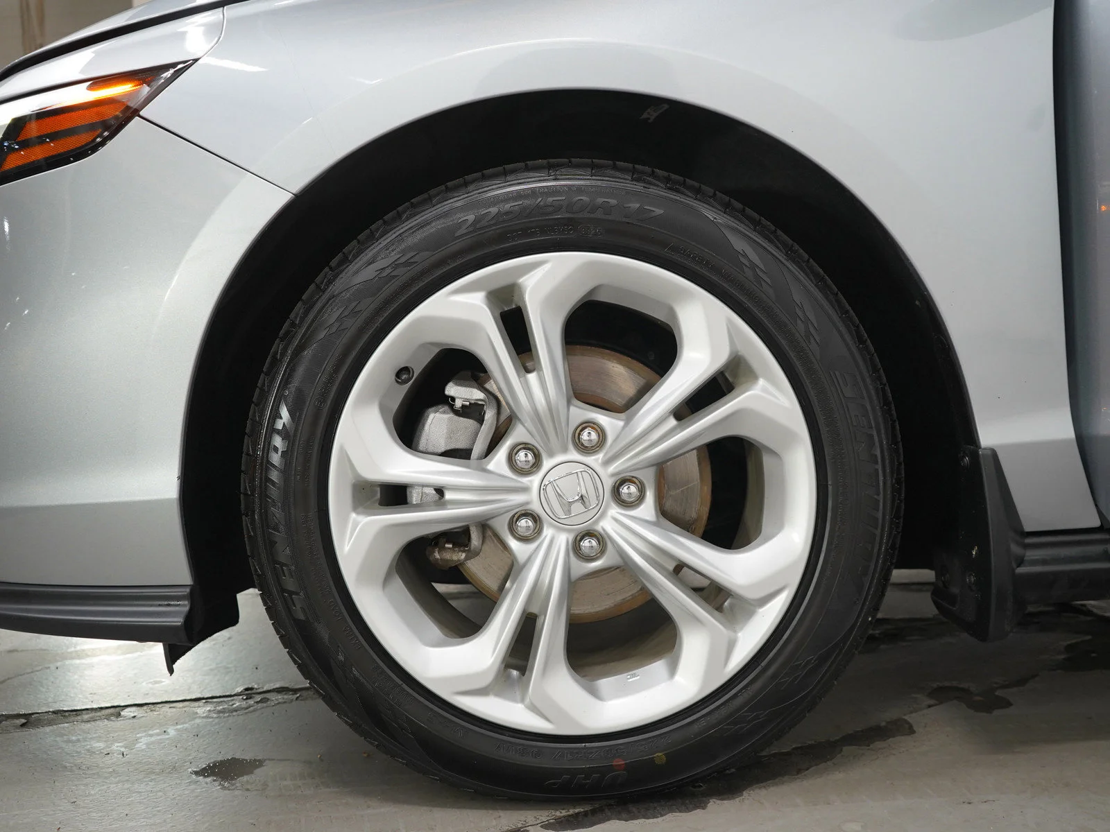 Used 2023 Lunar Silver Metallic Honda LX image 27