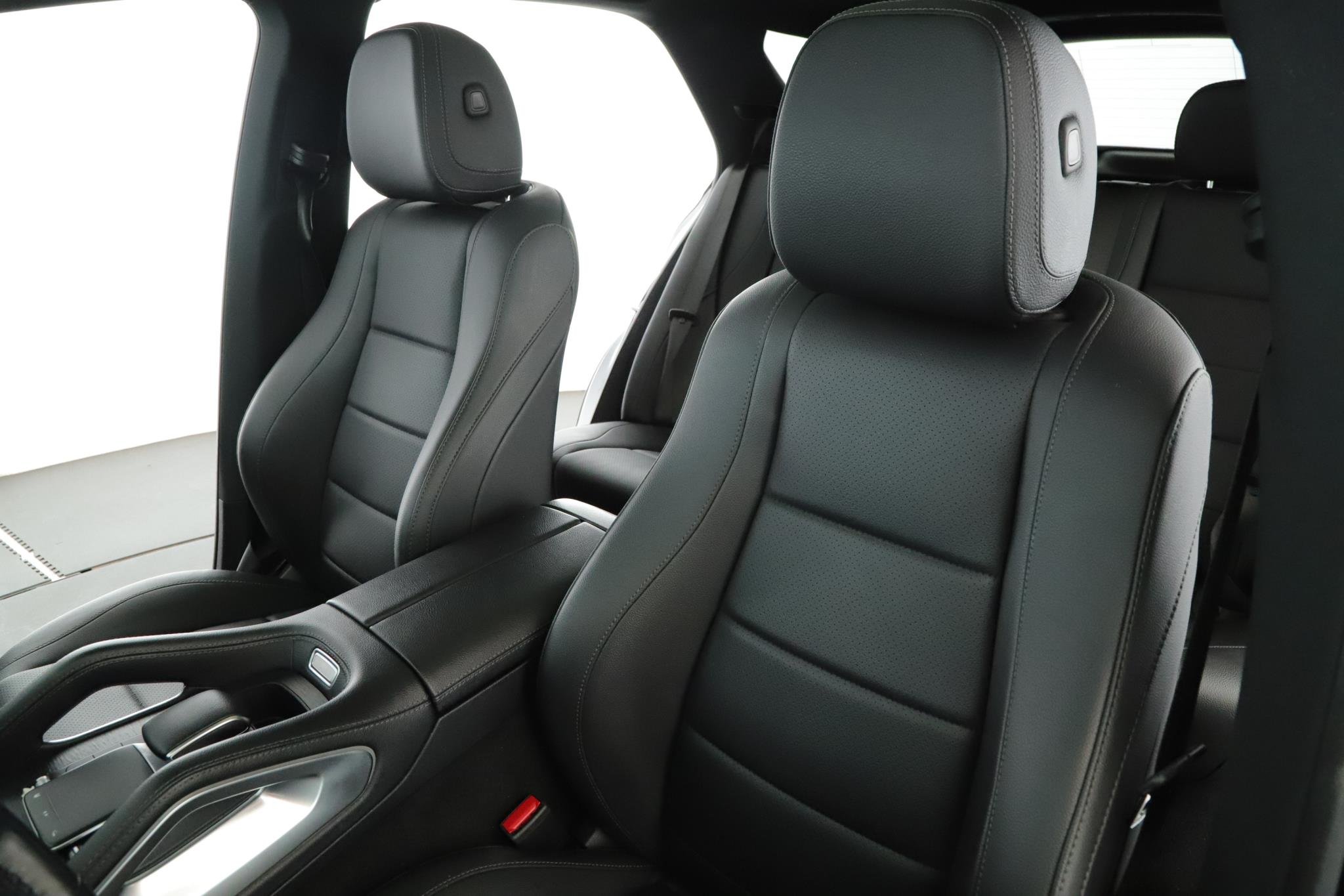 Used 2022 Black Mercedes-Benz GLE 450 4MATIC® SUV image 4