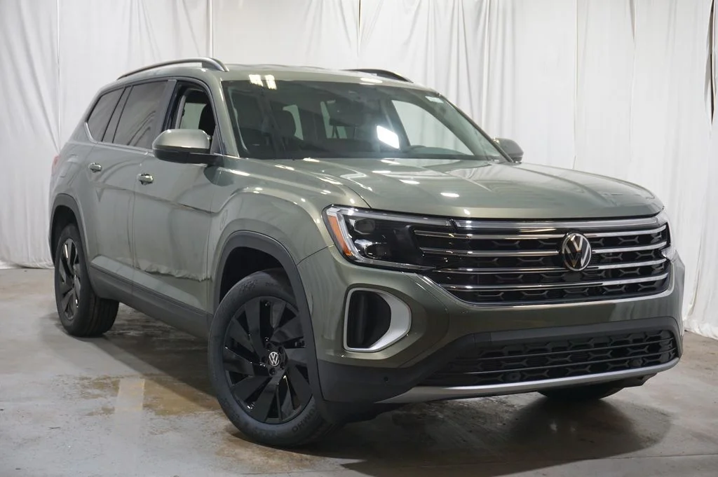 New 2026 Green Volkswagen 2.0T SE w/Technology image 3