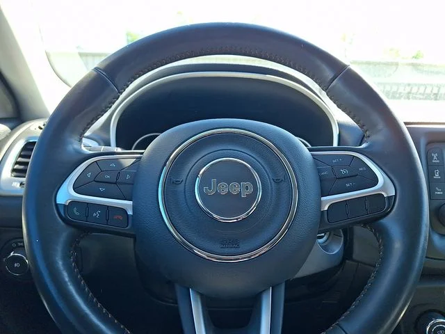 Used 2018 White Jeep Latitude image 19