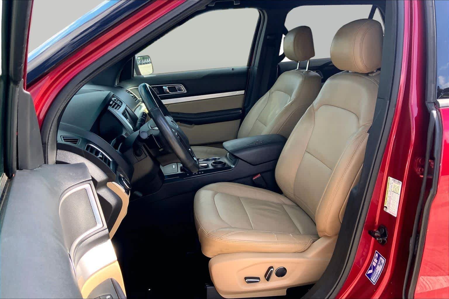 Used 2017 Ruby Red Metallic Tinted Clearcoat Ford XLT image 8