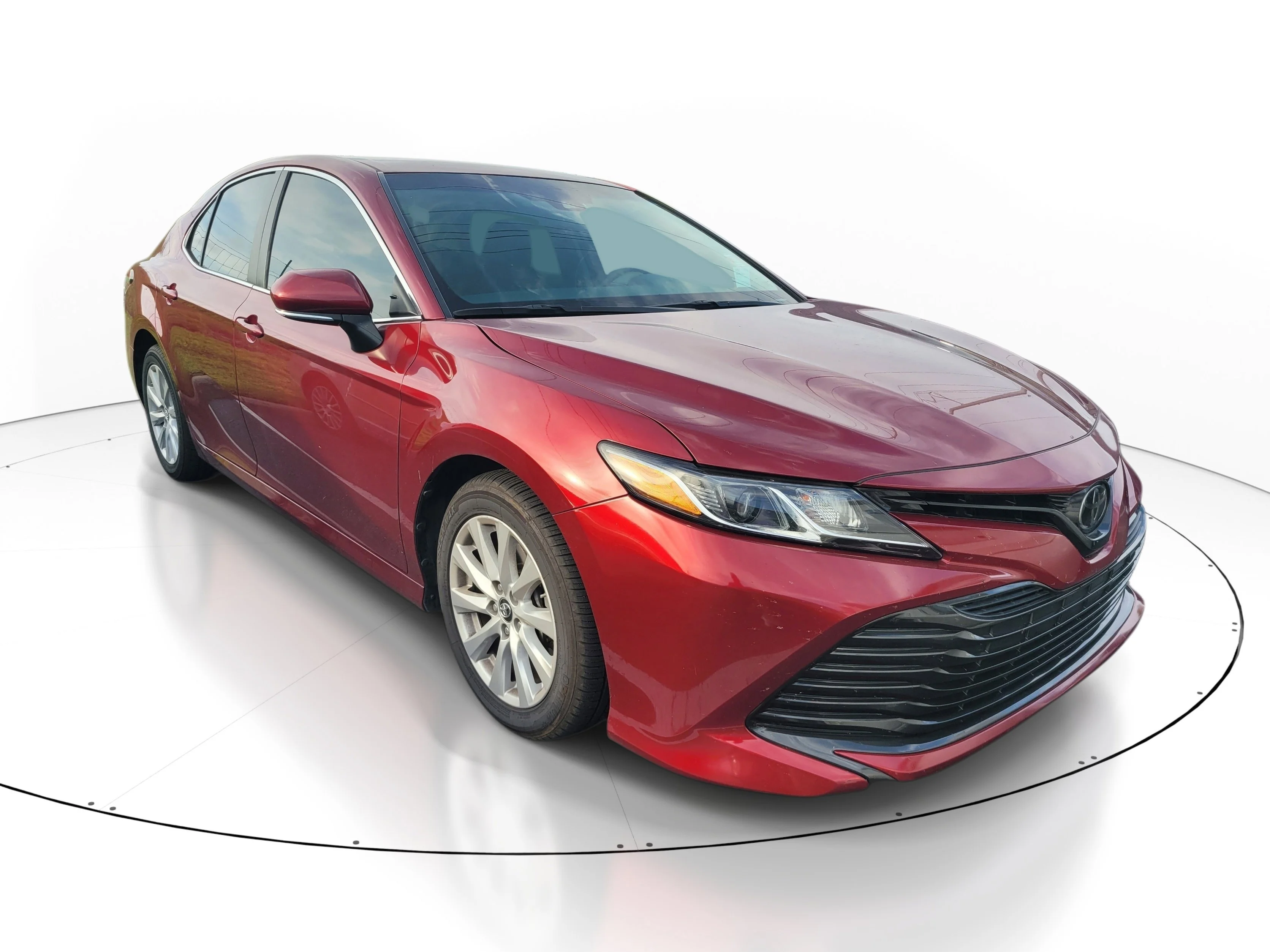 Used 2018 Pearl Toyota LE image 1