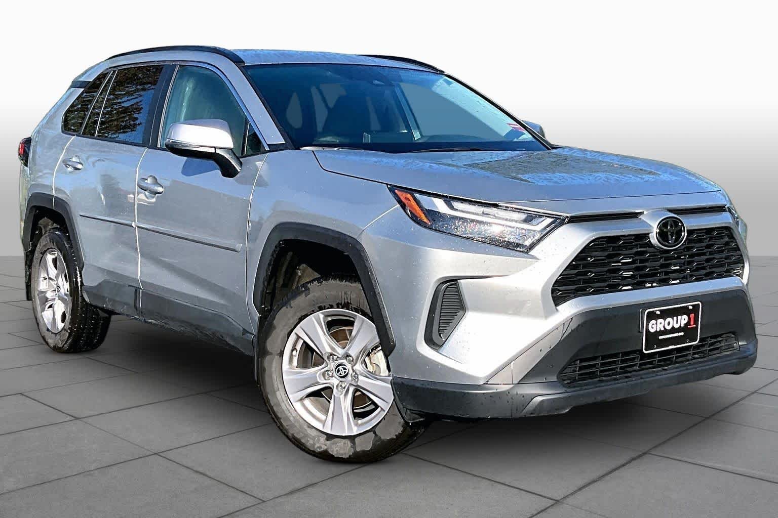 2025 Toyota RAV4 XLE - Photo 4