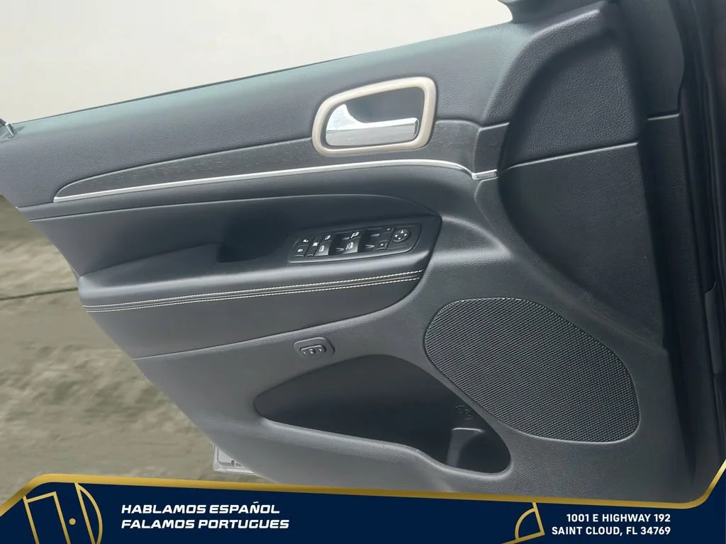 Used 2015  Jeep Limited image 10