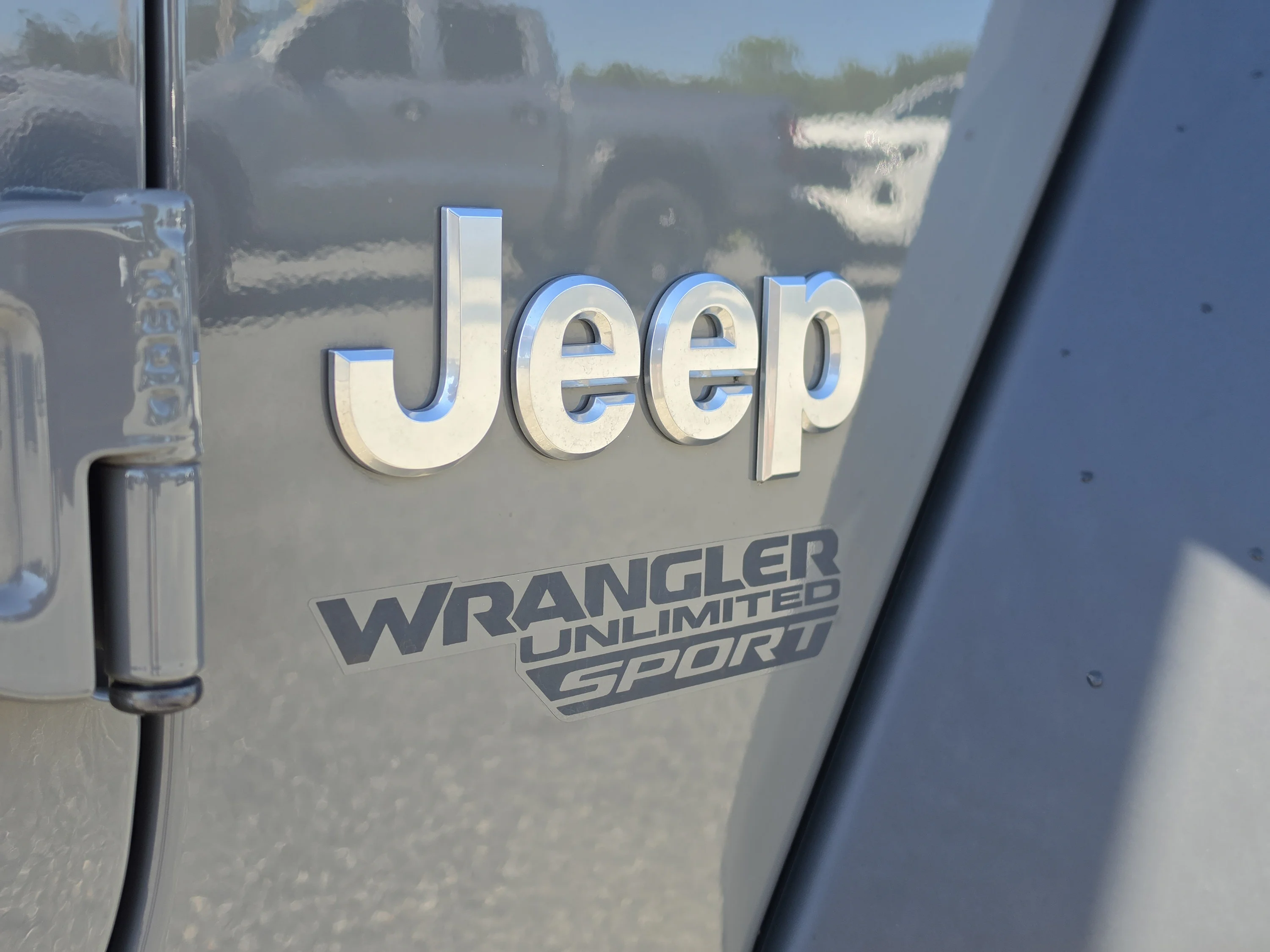 Used 2020 Sting-Gray Clearcoat Jeep Sport S image 16