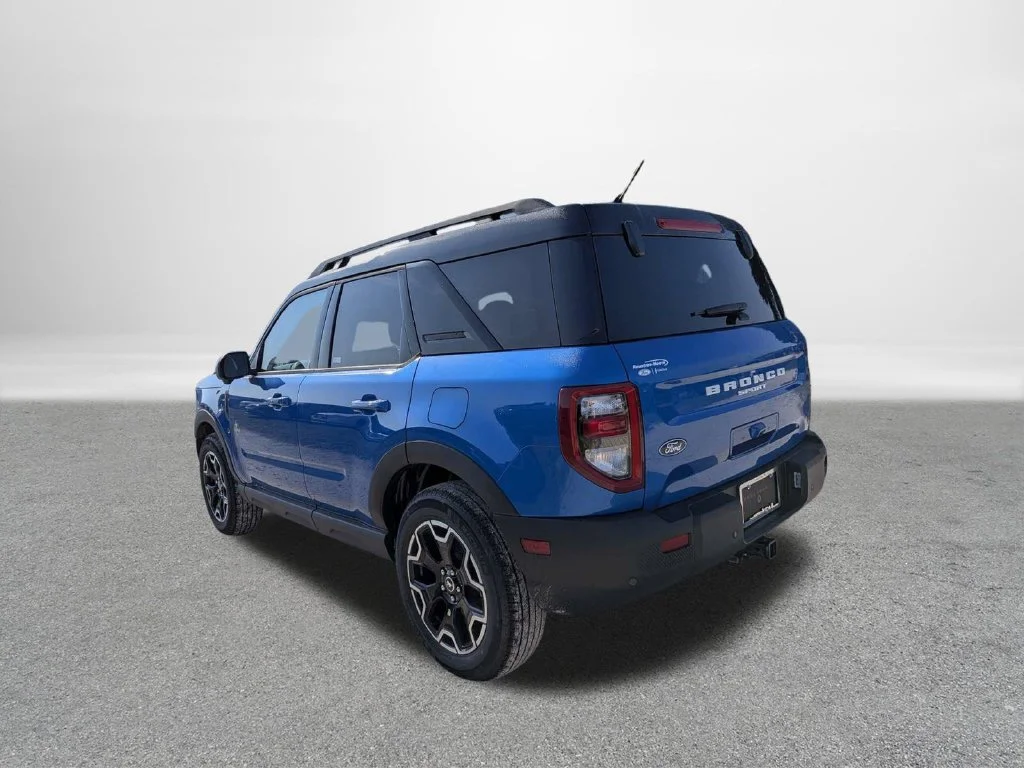 New 2026 Velocity Blue Metallic Ford Outer Banks® image 4