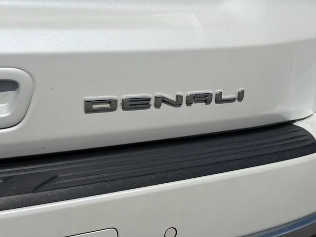 Used 2022 White Frost Tricoat GMC Denali image 49