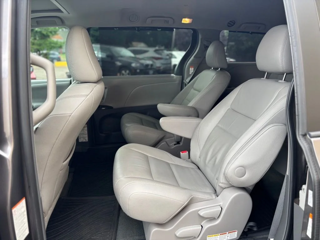 Used 2017 Predawn Gray Mica Toyota XLE image 20